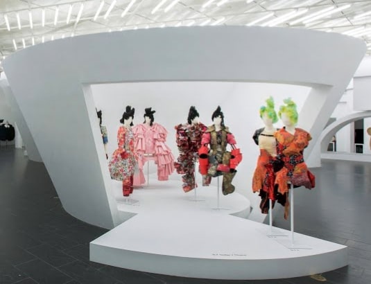Rei-Kawakubo-The-Metropolitan-Museum-of-Art Rei-Kawakubo-The-Metropolitan-Museum-of-Art